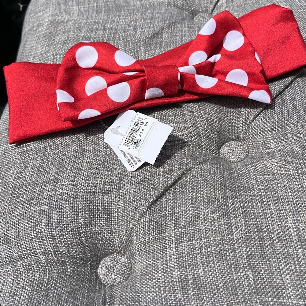 NWT!! Disney Minnie Mouse headband!!Make me An Offer!